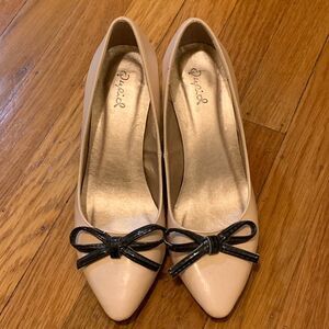 Light cream bow tie heels